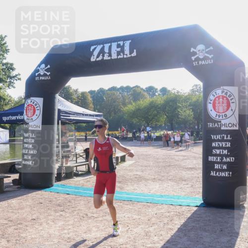 08.09.2024 - Stadtparktriathlon Luisa Fischer http://msf.ph/oto/7031324 08.09.2024 09:33:44 Ziel 8 meine-sportfotos.de
