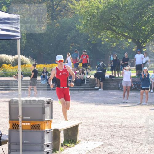 08.09.2024 - Stadtparktriathlon Luisa Fischer http://msf.ph/oto/7031326 08.09.2024 09:34:12 Ziel 13 meine-sportfotos.de