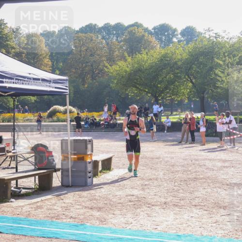 08.09.2024 - Stadtparktriathlon Luisa Fischer http://msf.ph/oto/7031351 08.09.2024 09:34:31 Ziel 69 meine-sportfotos.de