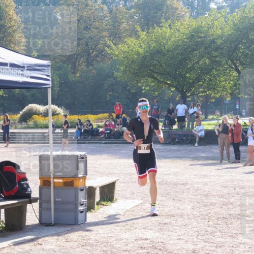 08.09.2024 - Stadtparktriathlon Luisa Fischer http://msf.ph/oto/7031391 08.09.2024 09:35:11 Ziel 87 meine-sportfotos.de