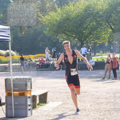 08.09.2024 - Stadtparktriathlon Luisa Fischer http://msf.ph/oto/7031408 08.09.2024 09:35:52 Ziel 10 meine-sportfotos.de