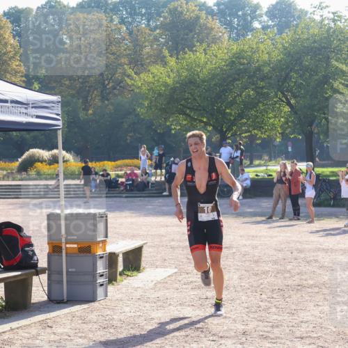 08.09.2024 - Stadtparktriathlon Luisa Fischer http://msf.ph/oto/7031410 08.09.2024 09:35:53 Ziel 10 meine-sportfotos.de