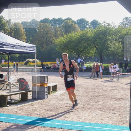 08.09.2024 - Stadtparktriathlon Luisa Fischer http://msf.ph/oto/7031412 08.09.2024 09:35:53 Ziel 10 meine-sportfotos.de