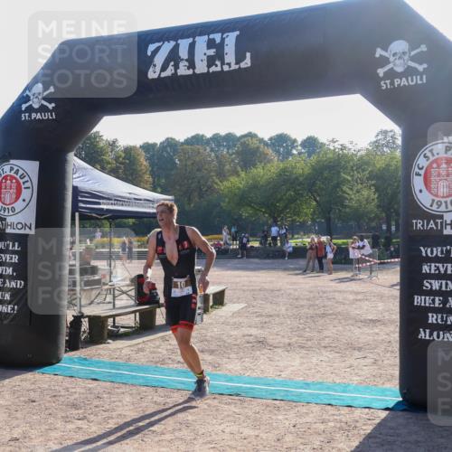 08.09.2024 - Stadtparktriathlon Luisa Fischer http://msf.ph/oto/7031415 08.09.2024 09:35:54 Ziel 10 meine-sportfotos.de