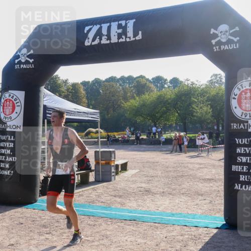 08.09.2024 - Stadtparktriathlon Luisa Fischer http://msf.ph/oto/7031417 08.09.2024 09:35:54 Ziel 10 meine-sportfotos.de