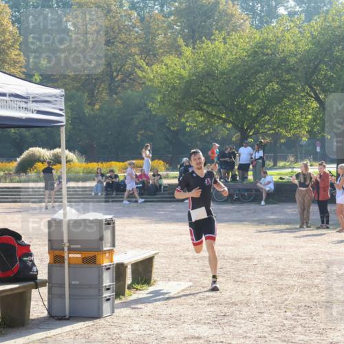 08.09.2024 - Stadtparktriathlon Luisa Fischer http://msf.ph/oto/7031451 08.09.2024 09:36:38 Ziel 86 meine-sportfotos.de