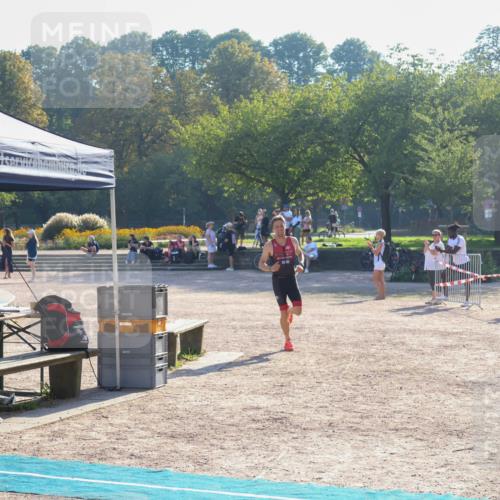 08.09.2024 - Stadtparktriathlon Luisa Fischer http://msf.ph/oto/7031474 08.09.2024 09:37:46 Ziel 33 meine-sportfotos.de