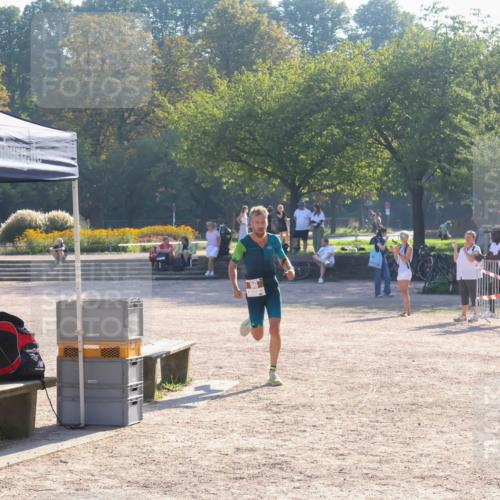 08.09.2024 - Stadtparktriathlon Luisa Fischer http://msf.ph/oto/7031721 08.09.2024 09:40:49 Ziel 66 meine-sportfotos.de