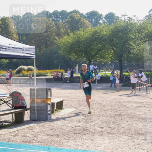 08.09.2024 - Stadtparktriathlon Luisa Fischer http://msf.ph/oto/7031723 08.09.2024 09:40:49 Ziel 66 meine-sportfotos.de