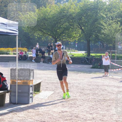 08.09.2024 - Stadtparktriathlon Luisa Fischer http://msf.ph/oto/7031835 08.09.2024 09:42:01 Ziel 44 meine-sportfotos.de