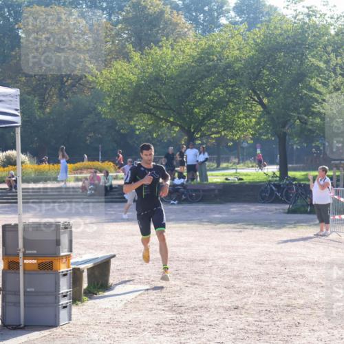 08.09.2024 - Stadtparktriathlon Luisa Fischer http://msf.ph/oto/7031863 08.09.2024 09:42:20 Ziel 75 meine-sportfotos.de