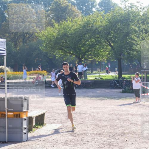 08.09.2024 - Stadtparktriathlon Luisa Fischer http://msf.ph/oto/7031866 08.09.2024 09:42:21 Ziel 75 meine-sportfotos.de