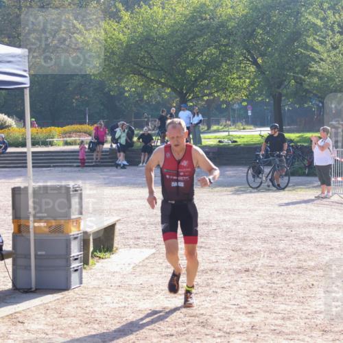 08.09.2024 - Stadtparktriathlon Luisa Fischer http://msf.ph/oto/7031897 08.09.2024 09:42:33 Ziel 22, 32, 40 meine-sportfotos.de