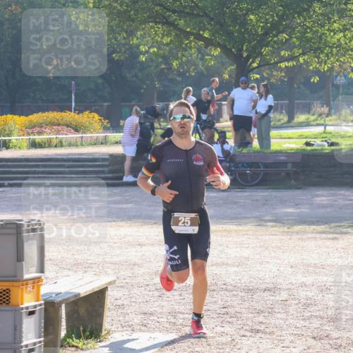 08.09.2024 - Stadtparktriathlon Luisa Fischer http://msf.ph/oto/7032004 08.09.2024 09:43:42 Ziel 25 meine-sportfotos.de