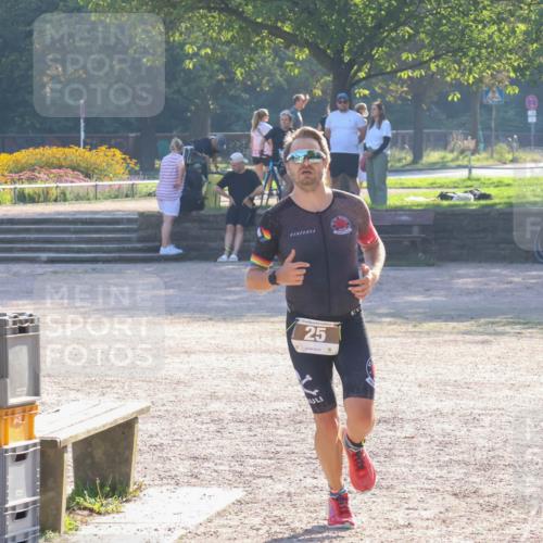 08.09.2024 - Stadtparktriathlon Luisa Fischer http://msf.ph/oto/7032006 08.09.2024 09:43:42 Ziel 25 meine-sportfotos.de