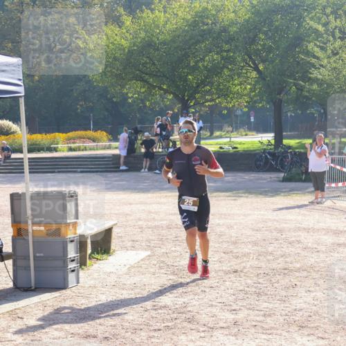 08.09.2024 - Stadtparktriathlon Luisa Fischer http://msf.ph/oto/7032008 08.09.2024 09:43:43 Ziel 25 meine-sportfotos.de