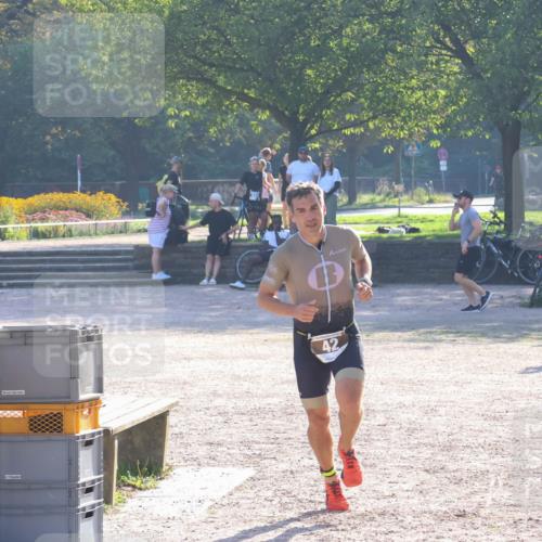 08.09.2024 - Stadtparktriathlon Luisa Fischer http://msf.ph/oto/7032027 08.09.2024 09:43:52 Ziel 42 meine-sportfotos.de