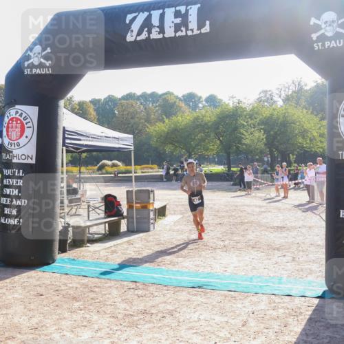 08.09.2024 - Stadtparktriathlon Luisa Fischer http://msf.ph/oto/7032030 08.09.2024 09:43:53 Ziel 42 meine-sportfotos.de