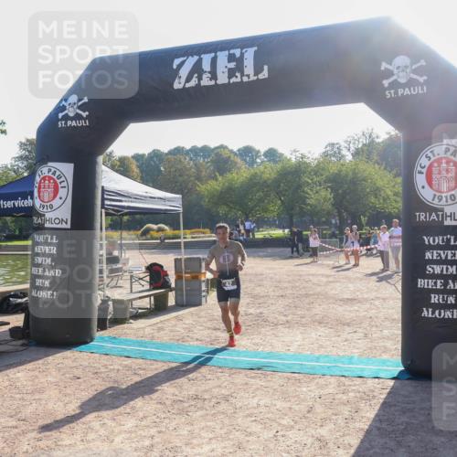 08.09.2024 - Stadtparktriathlon Luisa Fischer http://msf.ph/oto/7032033 08.09.2024 09:43:54 Ziel 42 meine-sportfotos.de