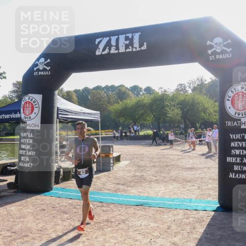 08.09.2024 - Stadtparktriathlon Luisa Fischer http://msf.ph/oto/7032040 08.09.2024 09:43:54 Ziel 42 meine-sportfotos.de