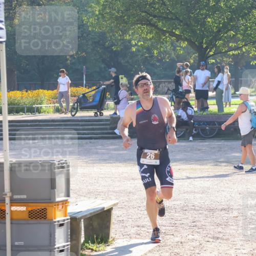 08.09.2024 - Stadtparktriathlon Luisa Fischer http://msf.ph/oto/7032043 08.09.2024 09:44:12 Ziel 26 meine-sportfotos.de