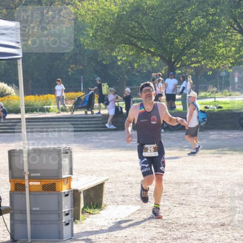 08.09.2024 - Stadtparktriathlon Luisa Fischer http://msf.ph/oto/7032045 08.09.2024 09:44:13 Ziel 26 meine-sportfotos.de