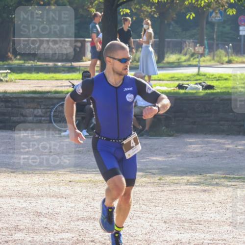 08.09.2024 - Stadtparktriathlon Luisa Fischer http://msf.ph/oto/7032159 08.09.2024 09:46:23 Ziel 4 meine-sportfotos.de
