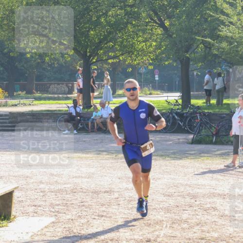 08.09.2024 - Stadtparktriathlon Luisa Fischer http://msf.ph/oto/7032163 08.09.2024 09:46:24 Ziel 4 meine-sportfotos.de
