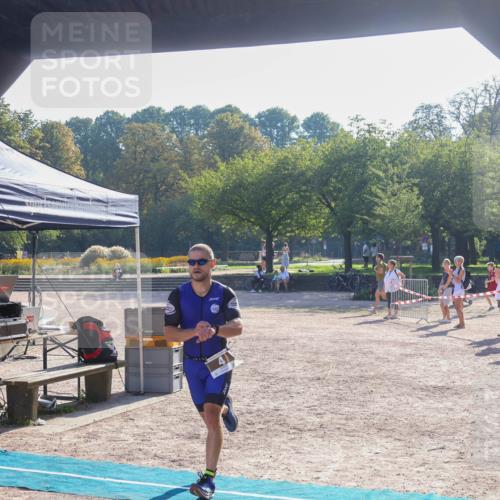 08.09.2024 - Stadtparktriathlon Luisa Fischer http://msf.ph/oto/7032172 08.09.2024 09:46:26 Ziel 4 meine-sportfotos.de