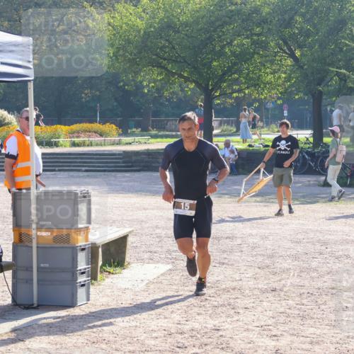 08.09.2024 - Stadtparktriathlon Luisa Fischer http://msf.ph/oto/7032183 08.09.2024 09:46:42 Ziel 15 meine-sportfotos.de