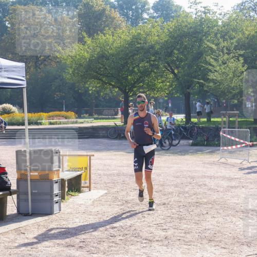 08.09.2024 - Stadtparktriathlon Luisa Fischer http://msf.ph/oto/7032259 08.09.2024 09:47:45 Ziel 28 meine-sportfotos.de