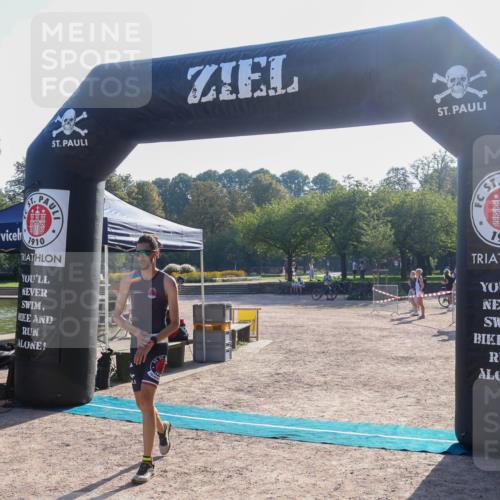 08.09.2024 - Stadtparktriathlon Luisa Fischer http://msf.ph/oto/7032273 08.09.2024 09:47:48 Ziel 28 meine-sportfotos.de