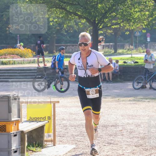 08.09.2024 - Stadtparktriathlon Luisa Fischer http://msf.ph/oto/7032299 08.09.2024 09:48:33 Ziel 60 meine-sportfotos.de