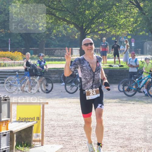 08.09.2024 - Stadtparktriathlon Luisa Fischer http://msf.ph/oto/7032335 08.09.2024 09:49:25 Ziel 24 meine-sportfotos.de