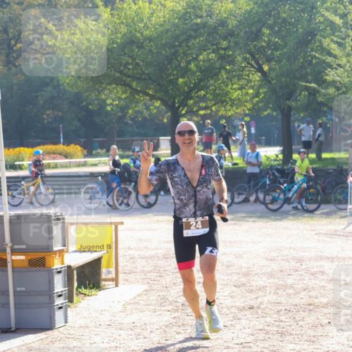 08.09.2024 - Stadtparktriathlon Luisa Fischer http://msf.ph/oto/7032340 08.09.2024 09:49:25 Ziel 24 meine-sportfotos.de
