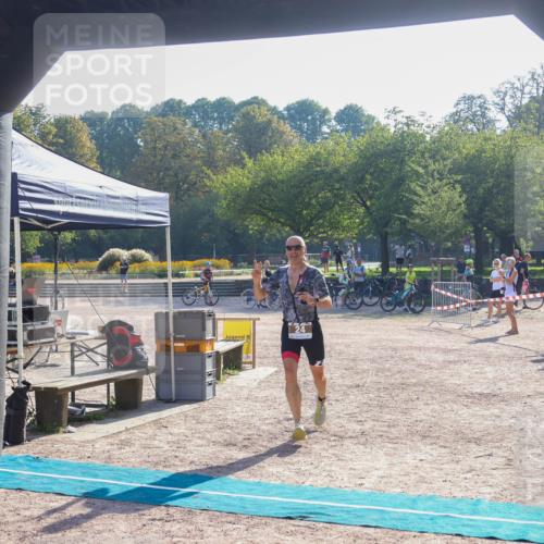 08.09.2024 - Stadtparktriathlon Luisa Fischer http://msf.ph/oto/7032344 08.09.2024 09:49:26 Ziel 24 meine-sportfotos.de