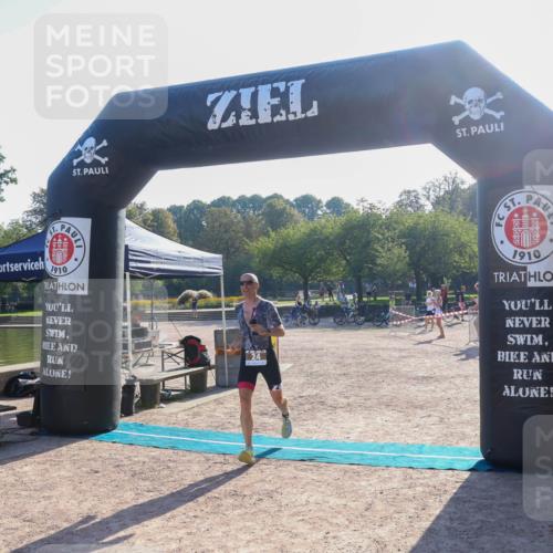 08.09.2024 - Stadtparktriathlon Luisa Fischer http://msf.ph/oto/7032348 08.09.2024 09:49:26 Ziel 24 meine-sportfotos.de