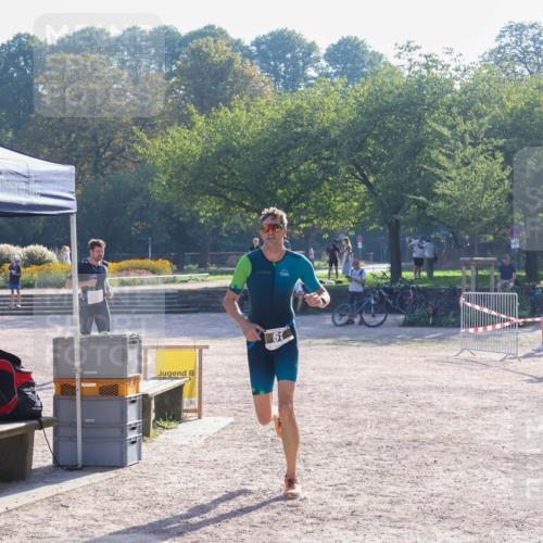 08.09.2024 - Stadtparktriathlon Luisa Fischer http://msf.ph/oto/7032377 08.09.2024 09:49:43 Ziel 61, 72, 74 meine-sportfotos.de