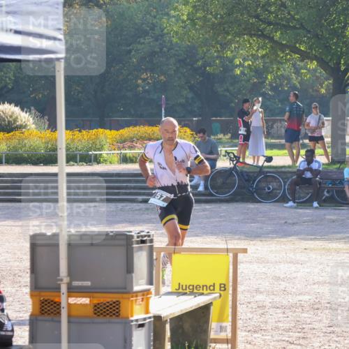 08.09.2024 - Stadtparktriathlon Luisa Fischer http://msf.ph/oto/7032399 08.09.2024 09:50:24 Ziel 57 meine-sportfotos.de