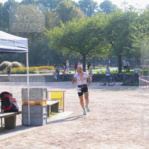 08.09.2024 - Stadtparktriathlon Luisa Fischer http://msf.ph/oto/7032408 08.09.2024 09:50:26 Ziel 57 meine-sportfotos.de