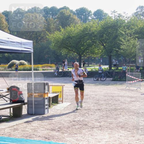 08.09.2024 - Stadtparktriathlon Luisa Fischer http://msf.ph/oto/7032410 08.09.2024 09:50:26 Ziel 57 meine-sportfotos.de