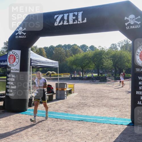 08.09.2024 - Stadtparktriathlon Luisa Fischer http://msf.ph/oto/7032421 08.09.2024 09:50:29 Ziel 57 meine-sportfotos.de