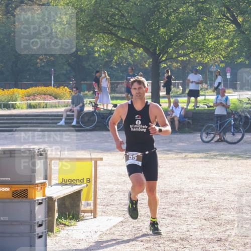08.09.2024 - Stadtparktriathlon Luisa Fischer http://msf.ph/oto/7032457 08.09.2024 09:50:57 Ziel 55 meine-sportfotos.de