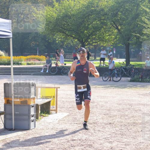 08.09.2024 - Stadtparktriathlon Luisa Fischer http://msf.ph/oto/7032481 08.09.2024 09:51:12 Ziel 3 meine-sportfotos.de