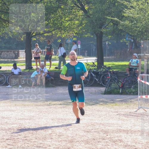 08.09.2024 - Stadtparktriathlon Luisa Fischer http://msf.ph/oto/7032560 08.09.2024 09:52:19 Ziel 67 meine-sportfotos.de