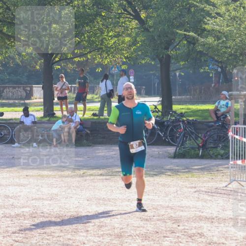 08.09.2024 - Stadtparktriathlon Luisa Fischer http://msf.ph/oto/7032562 08.09.2024 09:52:19 Ziel 67 meine-sportfotos.de