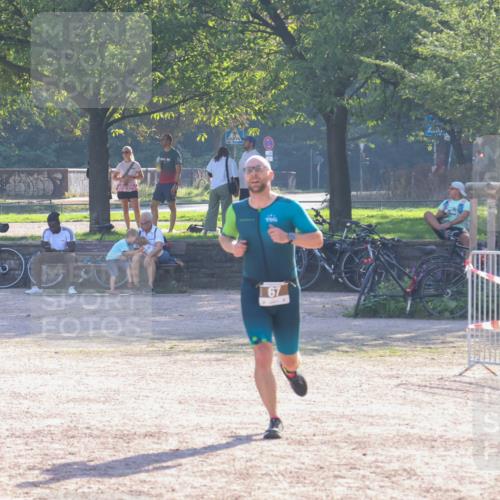 08.09.2024 - Stadtparktriathlon Luisa Fischer http://msf.ph/oto/7032564 08.09.2024 09:52:20 Ziel 67 meine-sportfotos.de