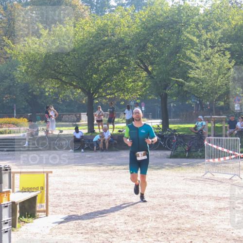 08.09.2024 - Stadtparktriathlon Luisa Fischer http://msf.ph/oto/7032566 08.09.2024 09:52:20 Ziel 67 meine-sportfotos.de