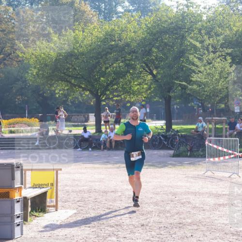 08.09.2024 - Stadtparktriathlon Luisa Fischer http://msf.ph/oto/7032570 08.09.2024 09:52:21 Ziel 67 meine-sportfotos.de