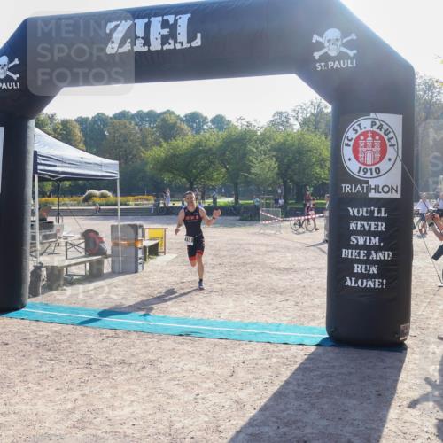 08.09.2024 - Stadtparktriathlon Luisa Fischer http://msf.ph/oto/7032588 08.09.2024 09:52:47 Ziel 110 meine-sportfotos.de